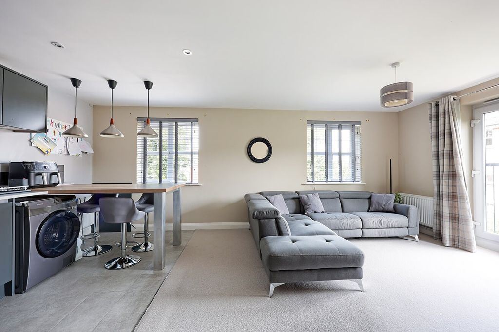 Property photo 2 of 11 4369663