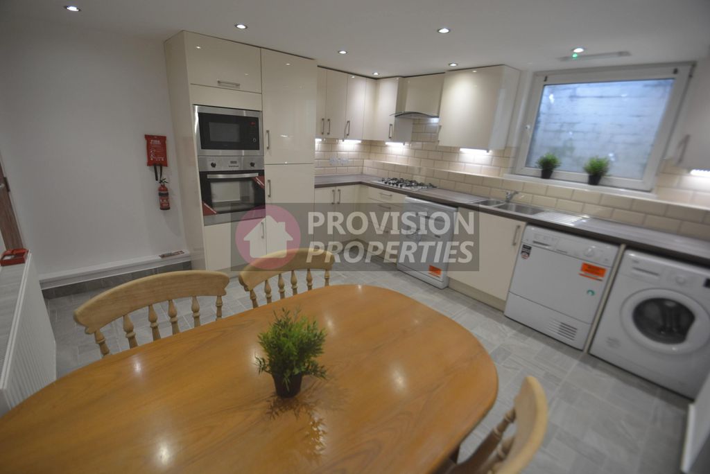 Property photo 2 of 14 Photo
