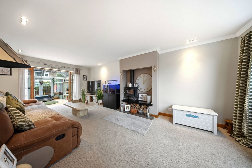 Property photo 3 of 45