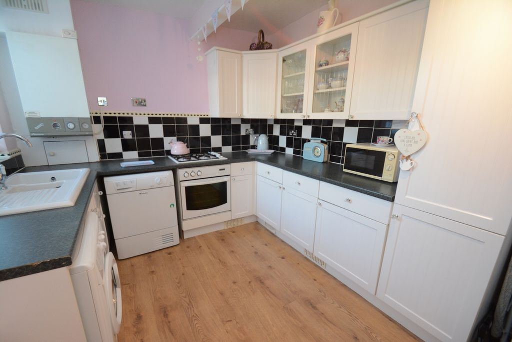 Property photo 3 of 15 Kitchen