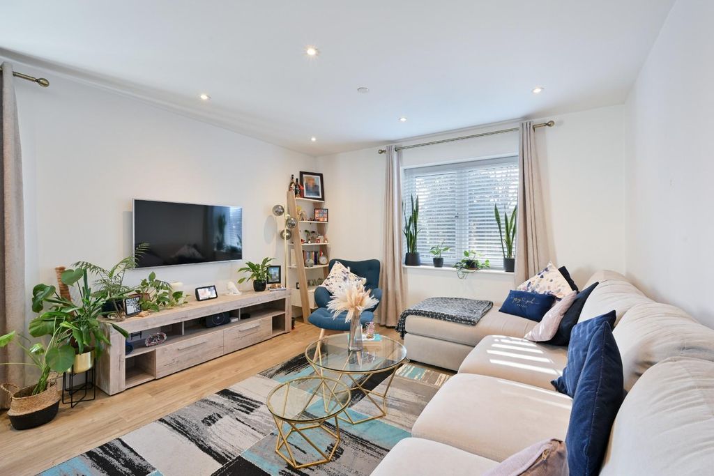 Property photo 3 of 14 Ceres Crescent