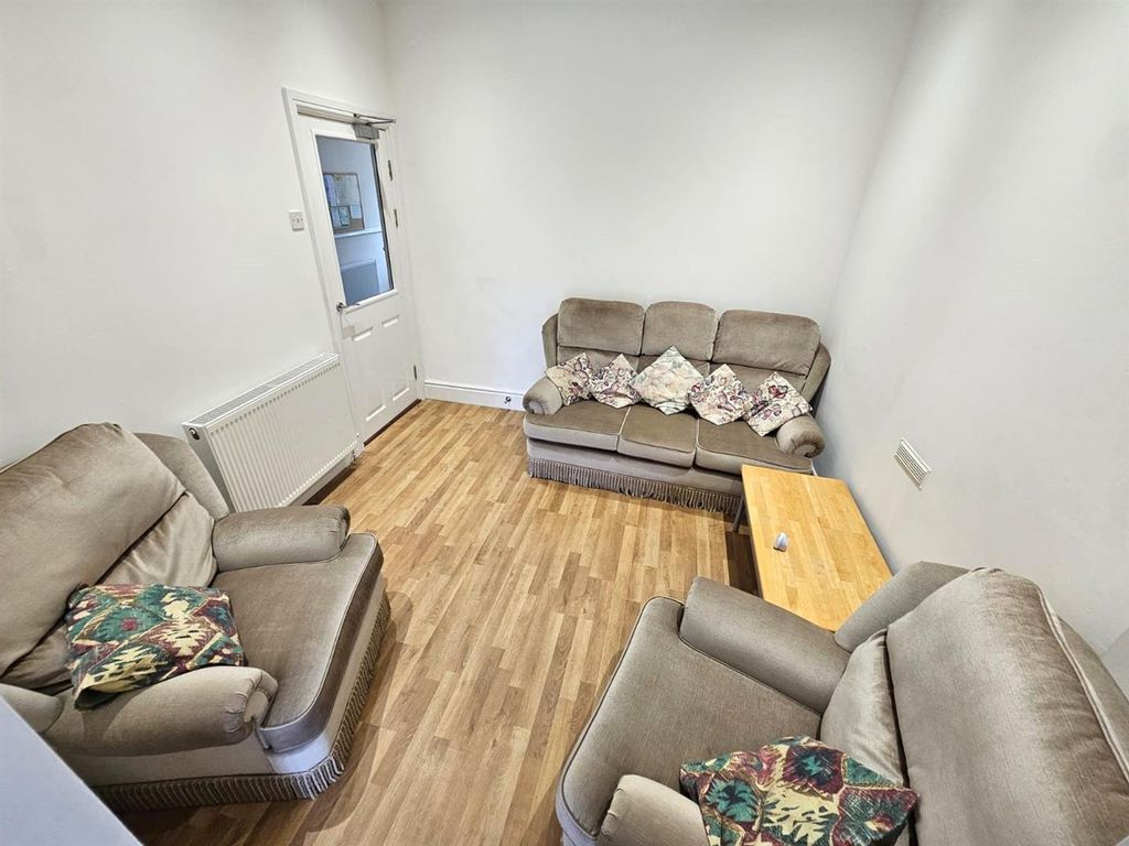 Property photo 2 of 17 Lounge.Jpg