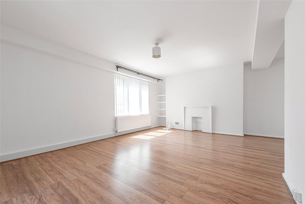 Property photo 2 of 16 Picture No. 11