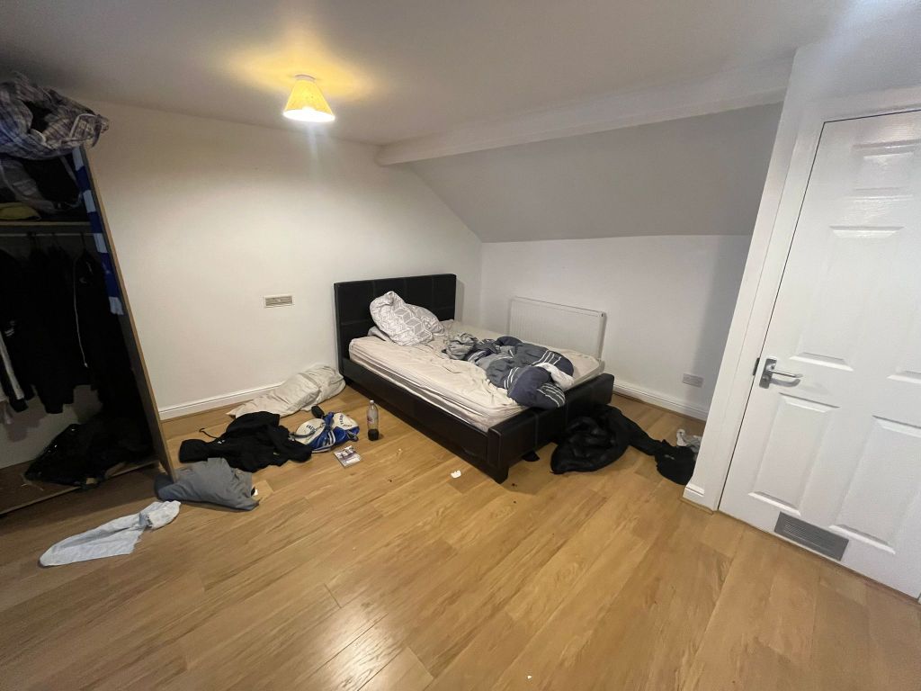 Property photo 2 of 8 x (27)