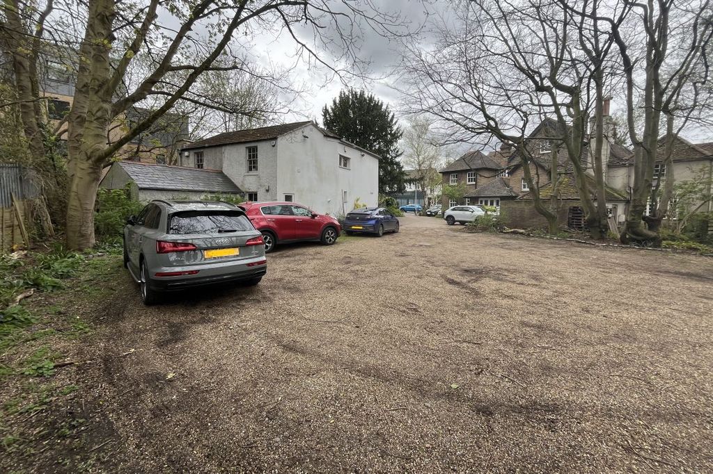 Property photo 2 of 40