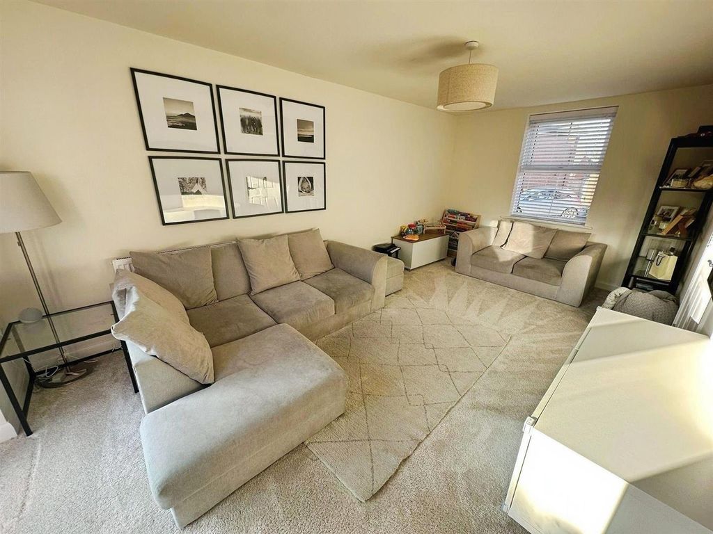 Property photo 3 of 15 Living Room