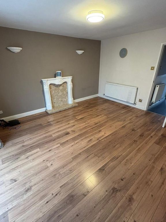 Property photo 2 of 11 Lounge