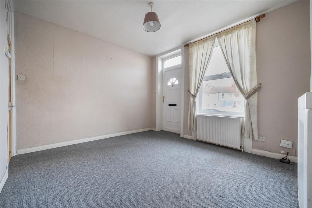 Property photo 2 of 27 1433491-8-69c115A08c272.Jpg