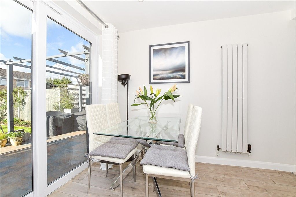 Property photo 3 of 11 Kitchen