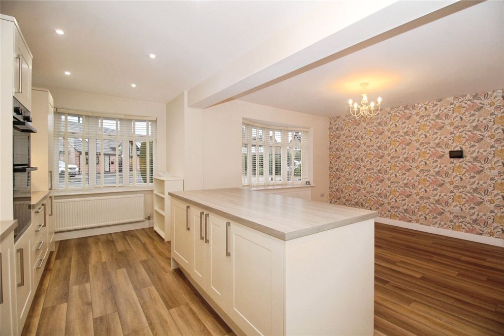 Property photo 3 of 17 Living Kitchen