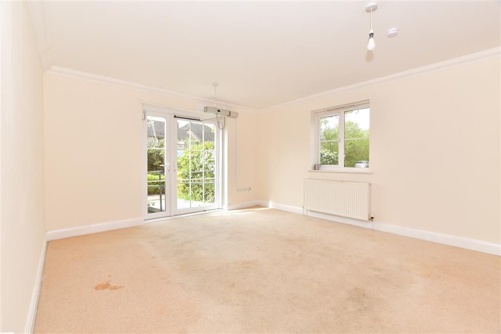 Property photo 2 of 11 Lounge