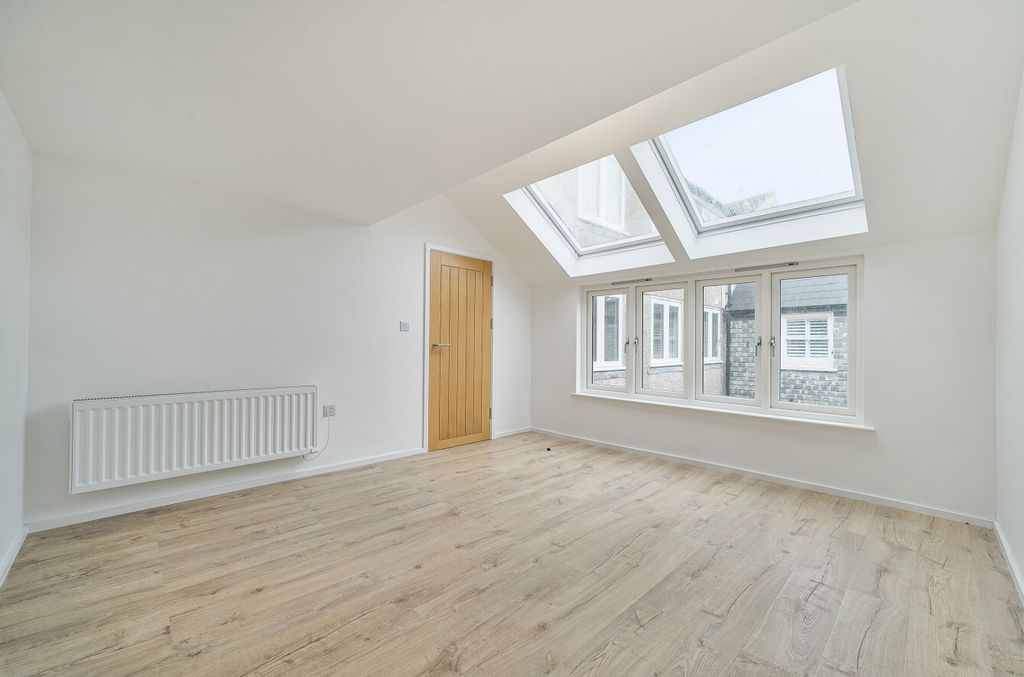 Property photo 3 of 15 1372829-5-68Ff8cc...