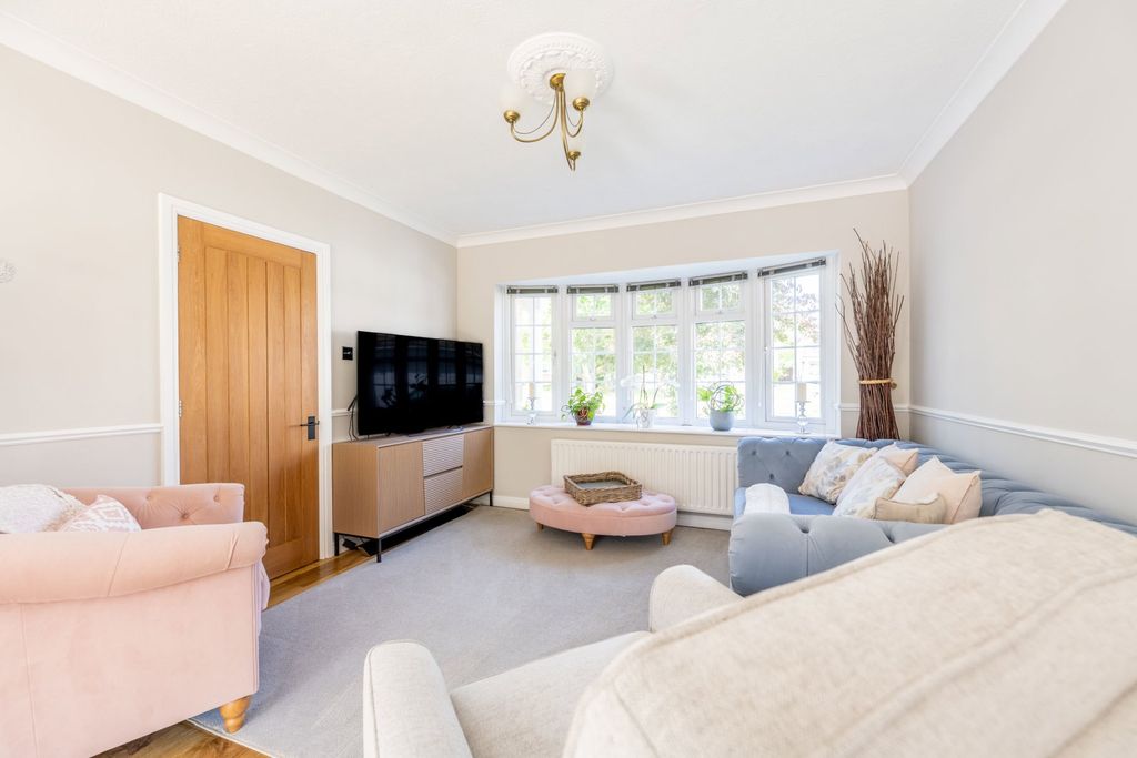 Property photo 2 of 33