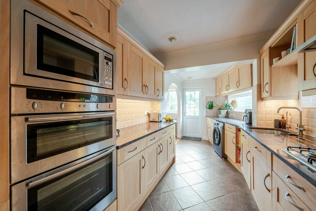 Property photo 3 of 21 1516388-3-1A07B03...