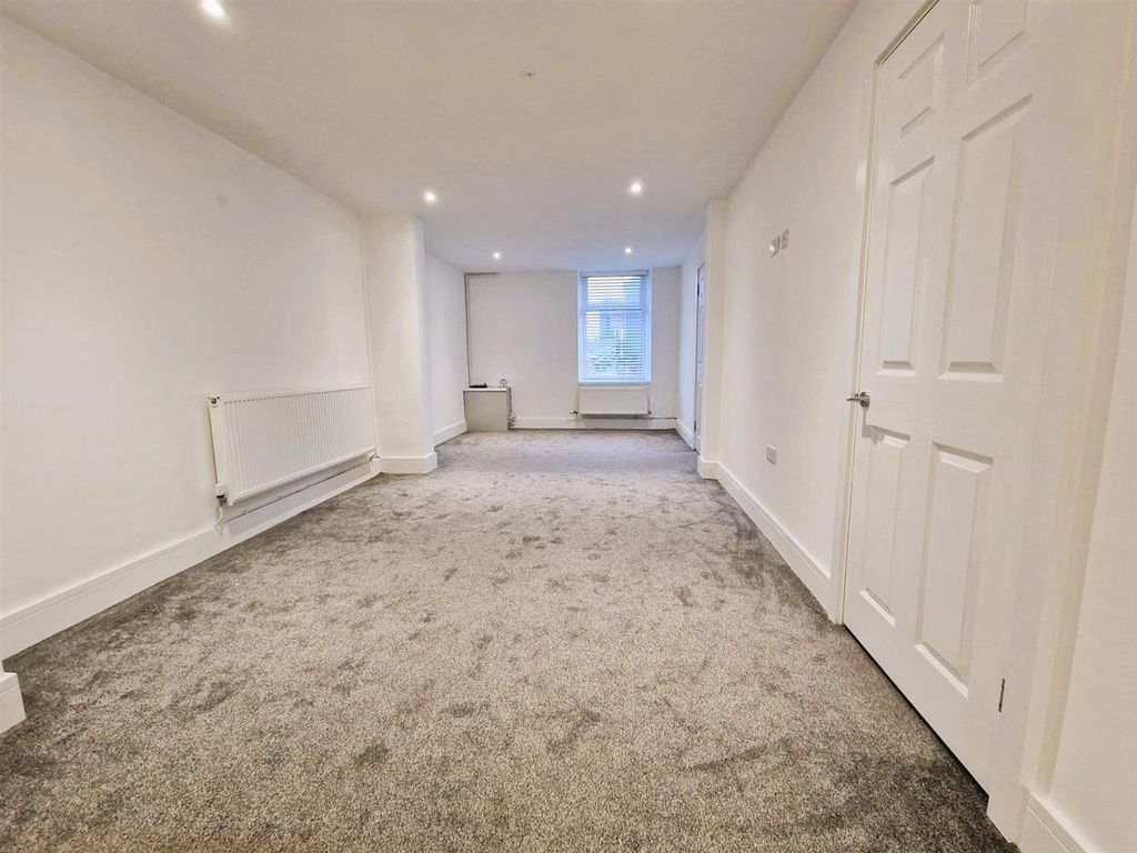 Property photo 2 of 17 1000118601.Jpg