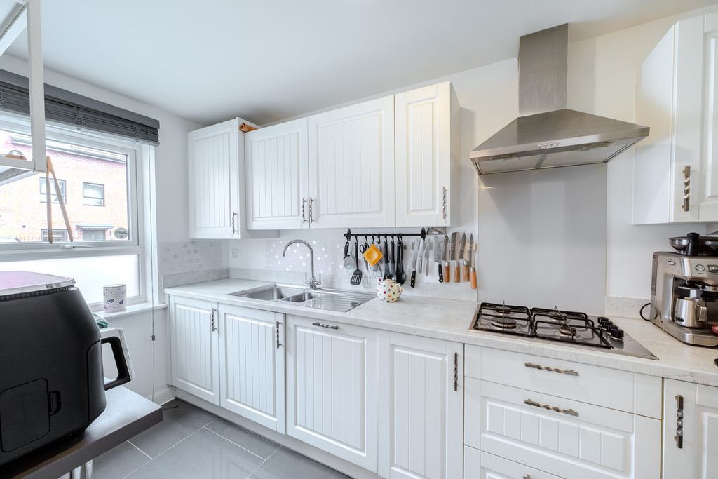 Property photo 2 of 24