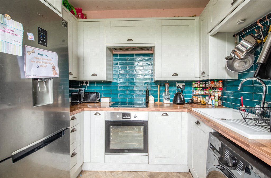 Property photo 3 of 17 Kitchen