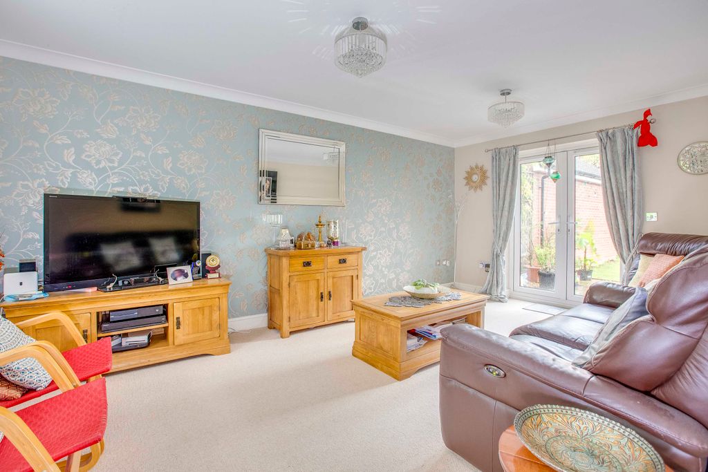 Property photo 2 of 14 5 Linnet Avenue, Hp6 6Fr (Low Res)-8