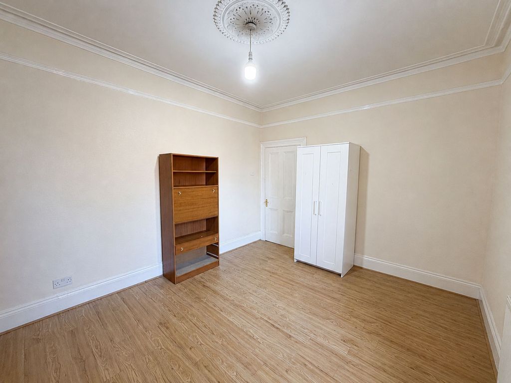 Property photo 3 of 15 Cambridge Rd Ig3