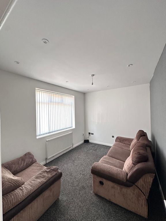 Property photo 2 of 28