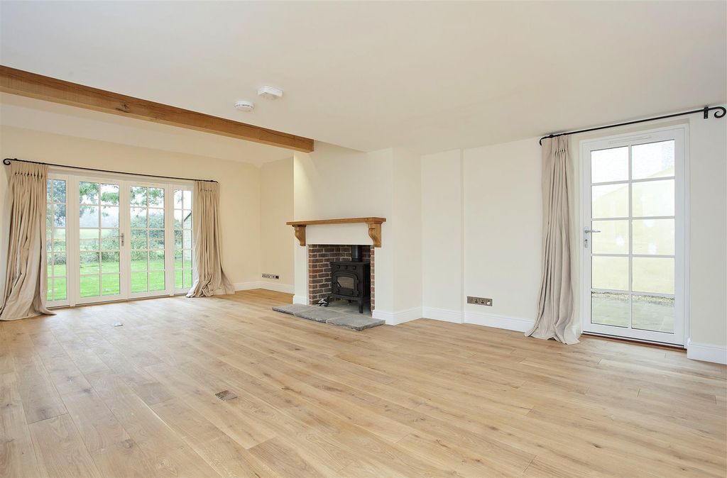 Property photo 3 of 11 8193645-Interior05-Max.Jpg