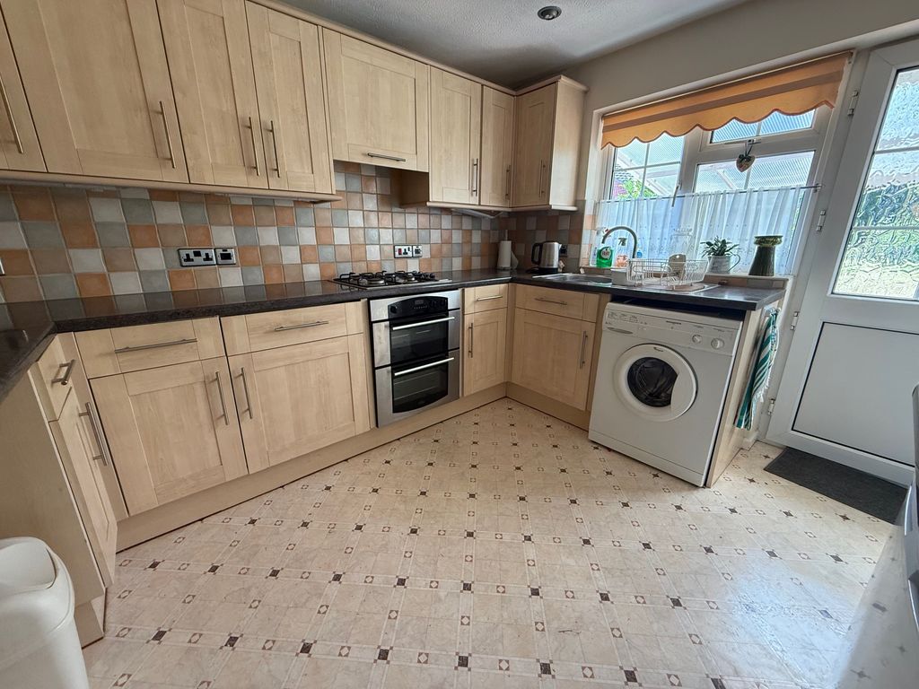 Property photo 2 of 11 Kitchen
