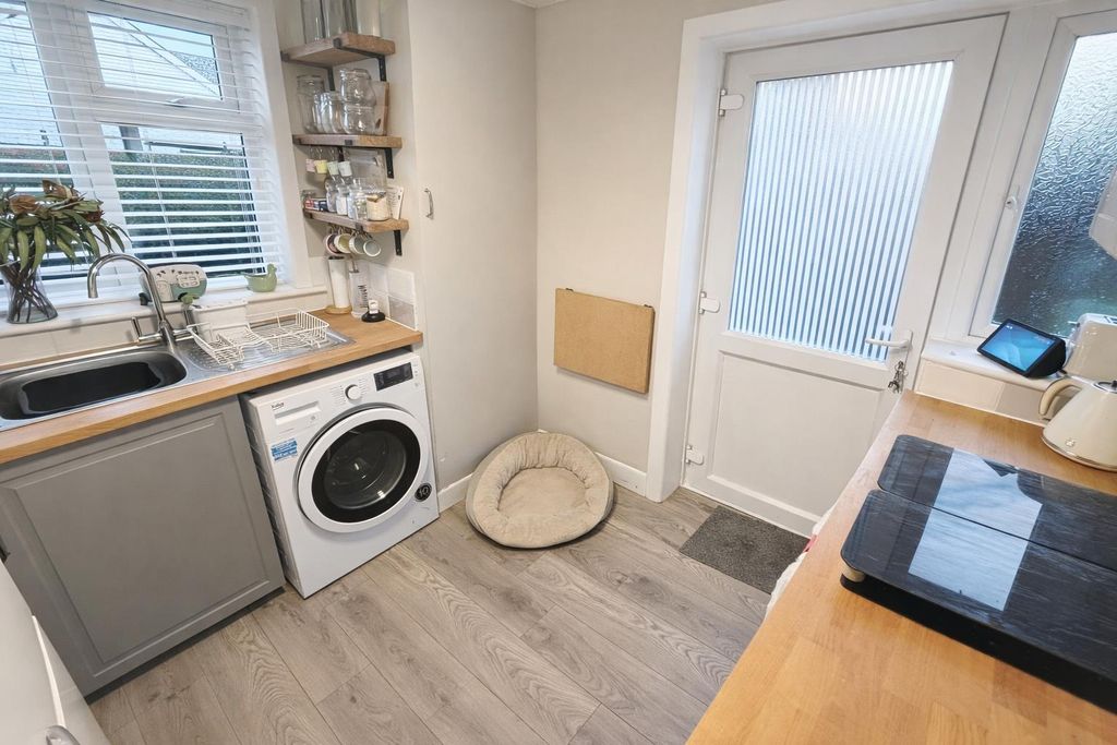 Property photo 2 of 7 Kitchen 1.Png