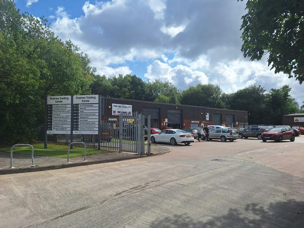 Property photo 1 of 4 Thames Trading Estate Irlam  1.Jpg