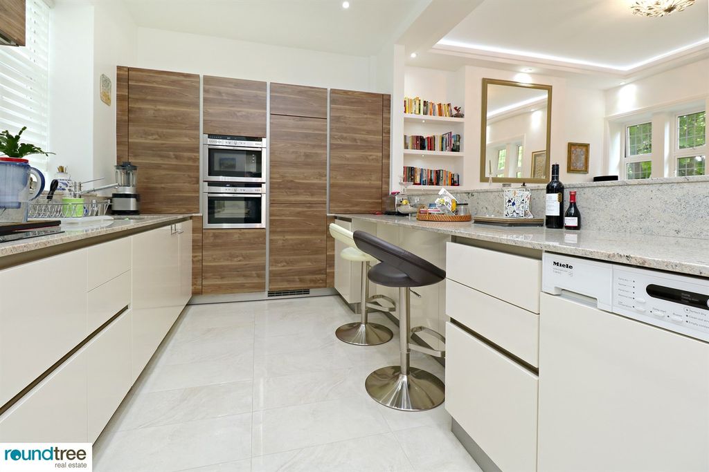 Property photo 1 of 9 (Main)