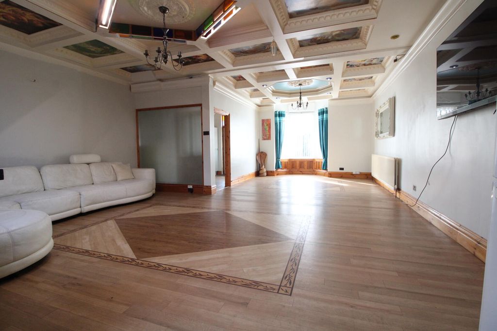 Property photo 2 of 30 Living Room