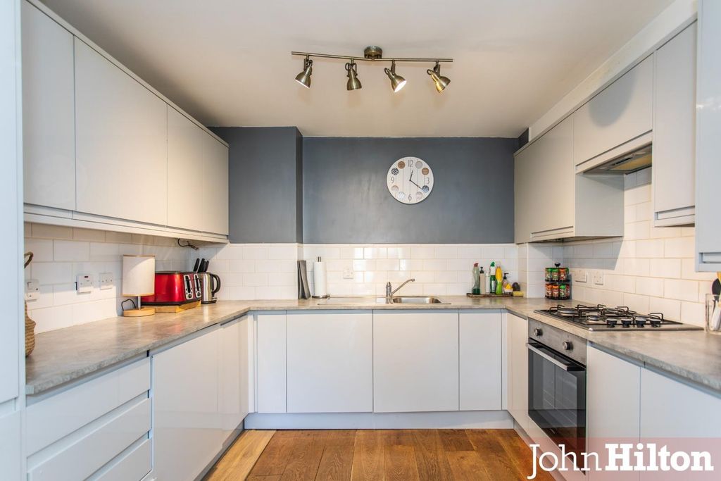 Property photo 2 of 10 Pelham Court18.Jpg