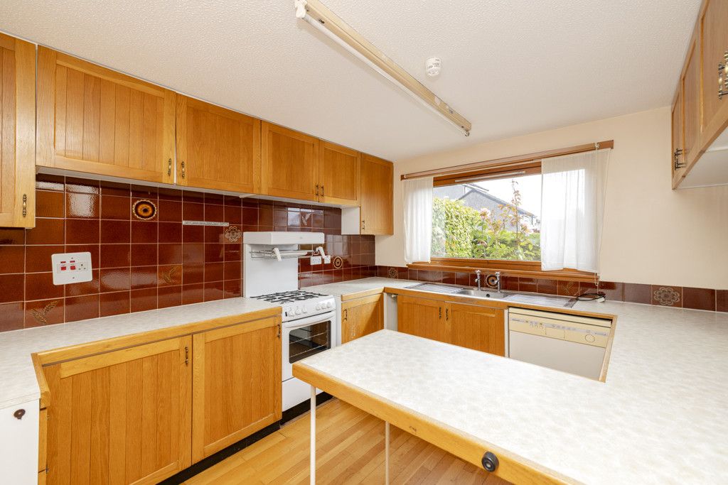 Property photo 2 of 28
