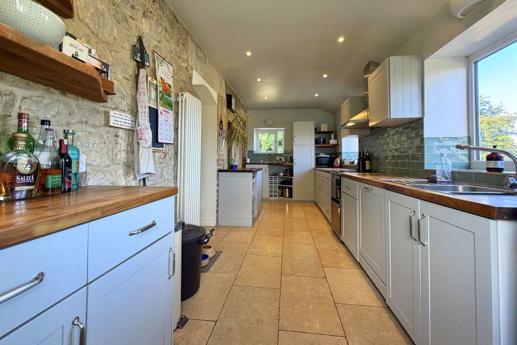 Property photo 3 of 33