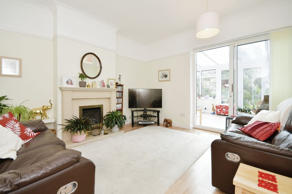 Property photo 2 of 30