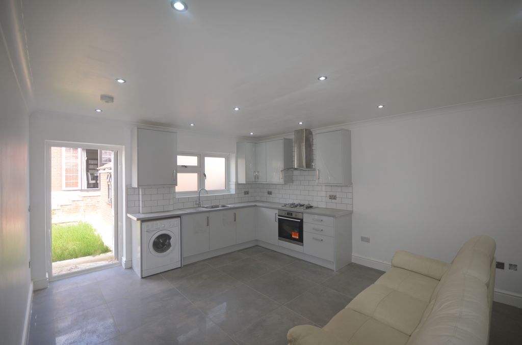 Property photo 1 of 4 One Bedroom Flat