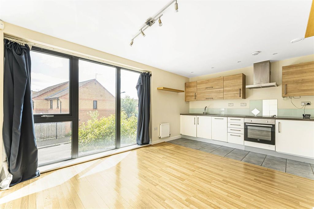 Property photo 2 of 11 2