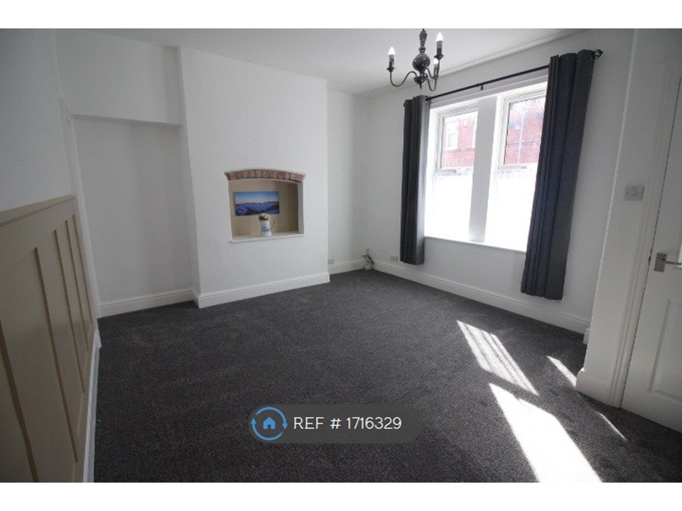 Property photo 1 of 13 Lounge