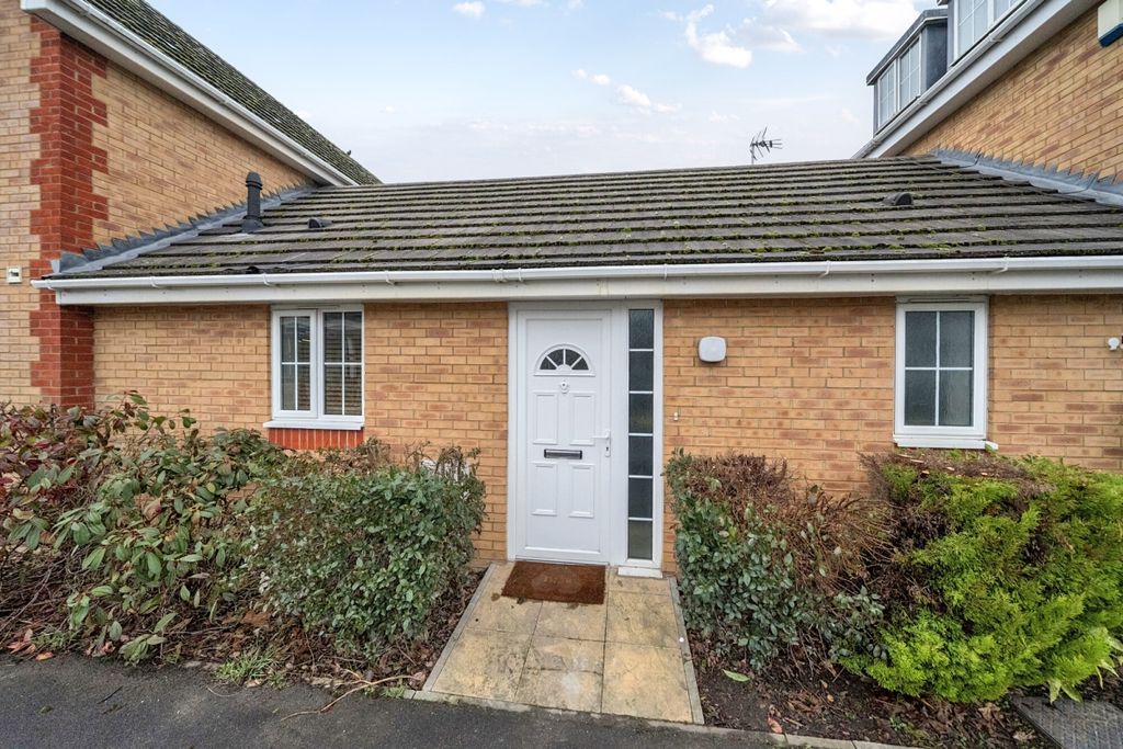 Property photo 1 of 7 Eden Place