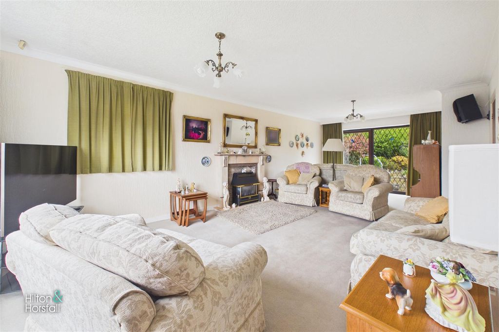 Property photo 2 of 22 Harewood Avenue