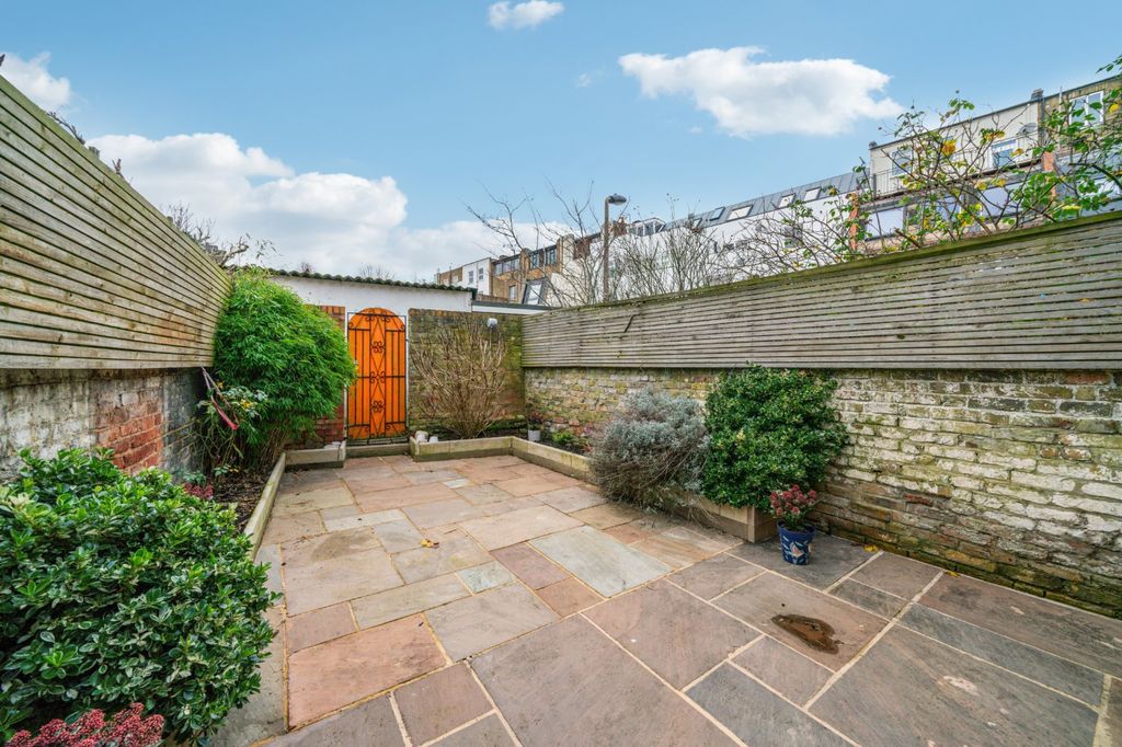 Property photo 2 of 11