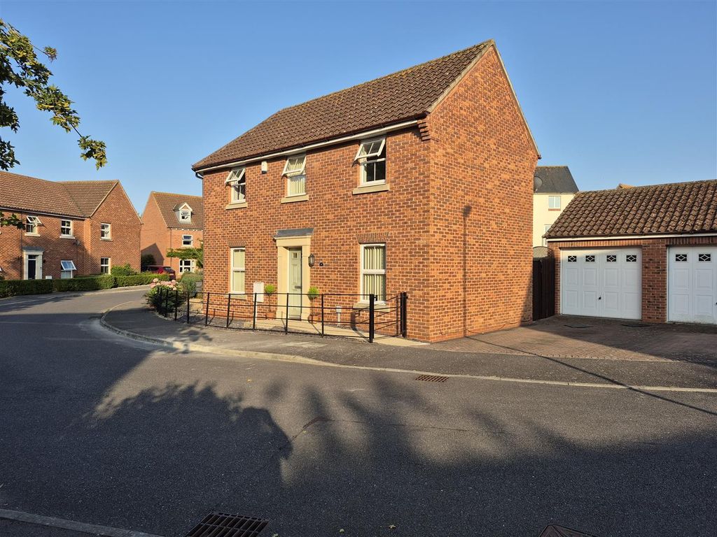 Property photo 1 of 20 Garage