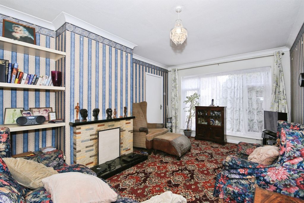 Property photo 3 of 12