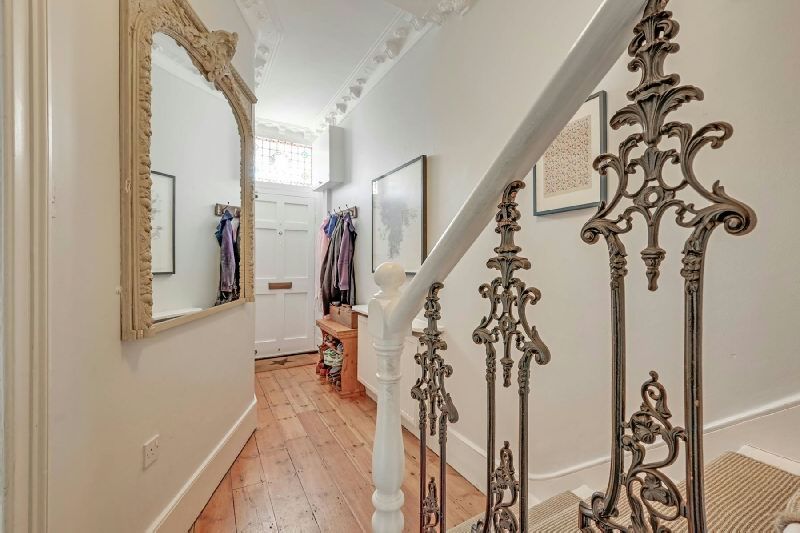 Property photo 3 of 17 Hallway.