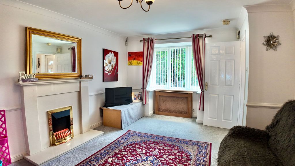 Property photo 2 of 31