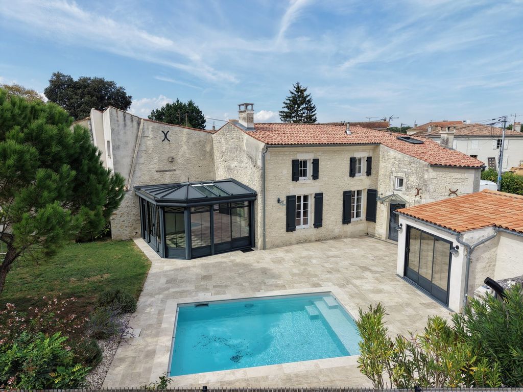 Property photo 1 of 30 Charming Charentaise House With Swimming Pool