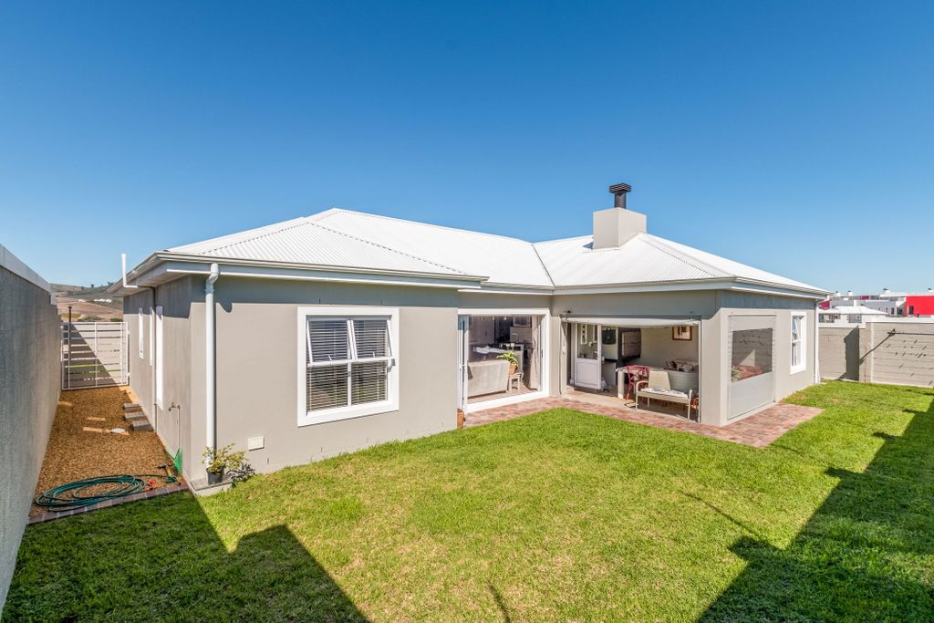 Property photo 1 of 28 1Bc1698068