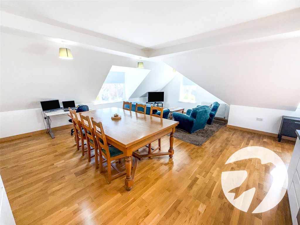 Property photo 2 of 20 Picture No. 13