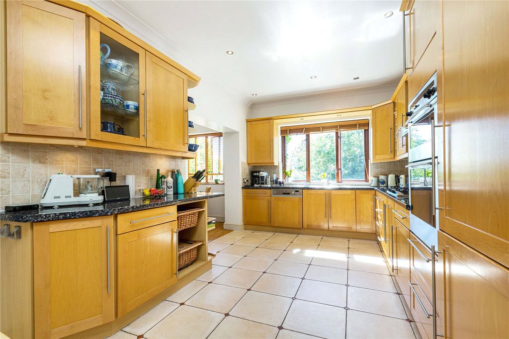 Property photo 2 of 21 Kitchen