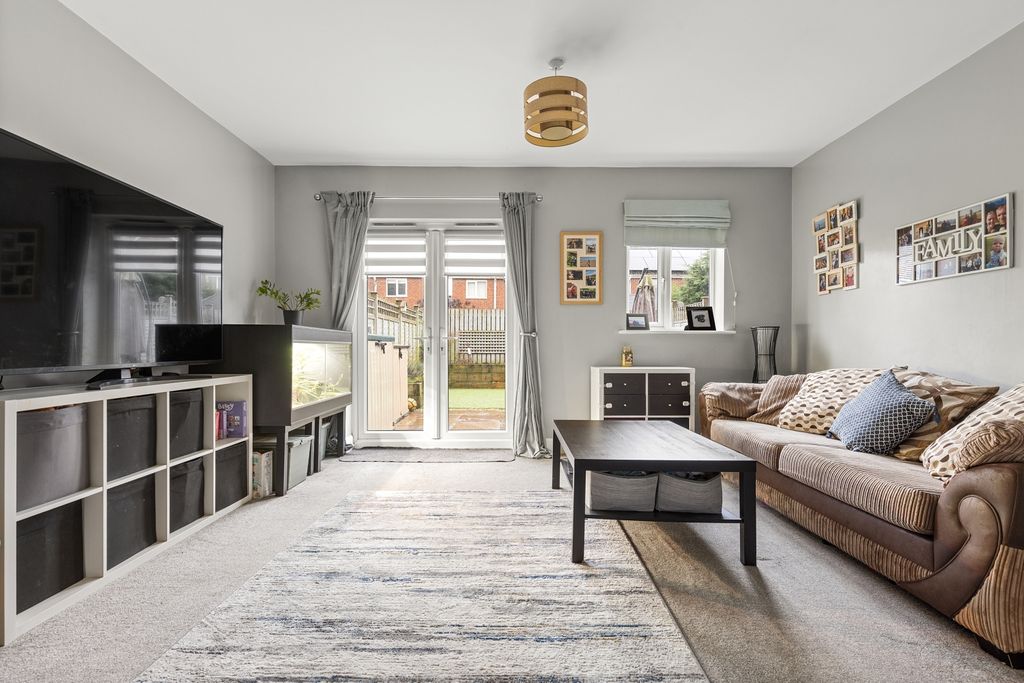 Property photo 2 of 15 Lounge