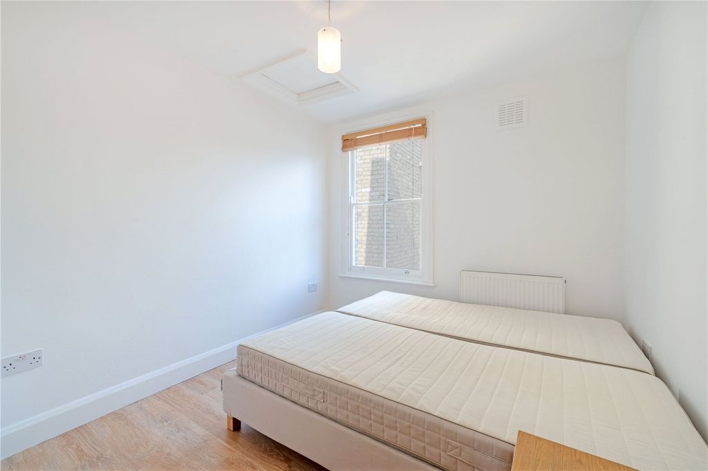 Property photo 3 of 11 Bedroom